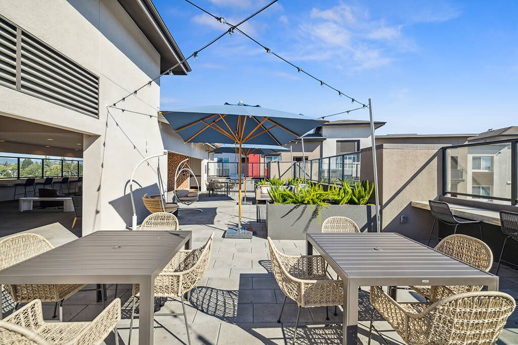 Outdoor rooftop lounge at The Braydon Apartments in Napa CA